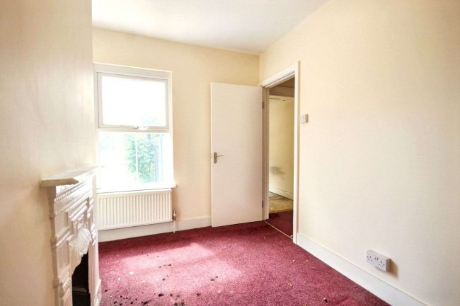 10 Elfrida Road, Watford, WD18 0AT 4