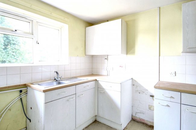 27A Mead Way, Bushey, WD23 2DH 7