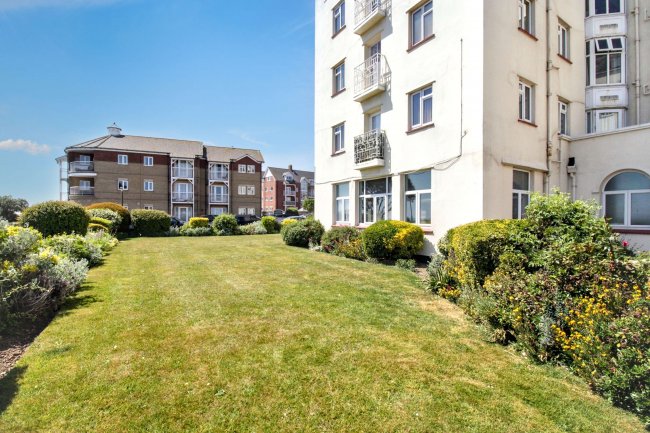 Flat 9B Oulton Hall, 79 Marine Parade East, Clacton-on-Sea, CO15 6JU 5