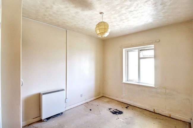 Flat 9B Oulton Hall, 79 Marine Parade East, Clacton-on-Sea, CO15 6JU 5