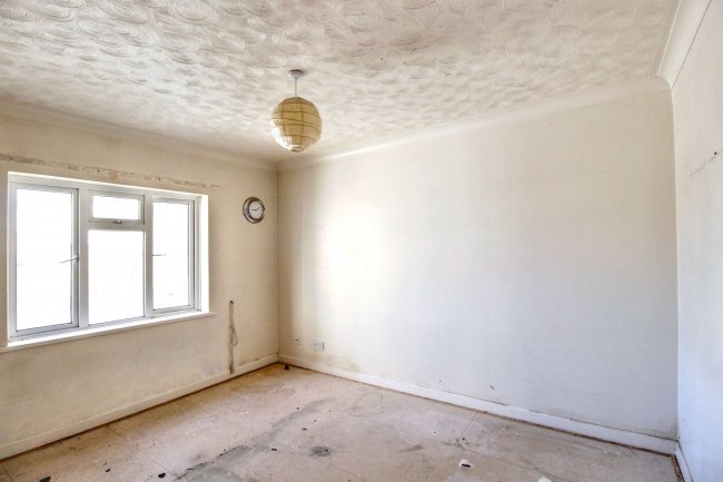 Flat 9B Oulton Hall, 79 Marine Parade East, Clacton-on-Sea, CO15 6JU 5