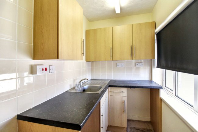 Flat 9B Oulton Hall, 79 Marine Parade East, Clacton-on-Sea, CO15 6JU 5