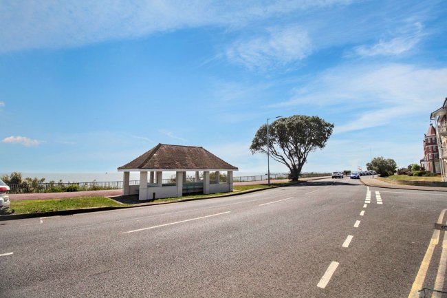 Flat 9B Oulton Hall, 79 Marine Parade East, Clacton-on-Sea, CO15 6JU 5