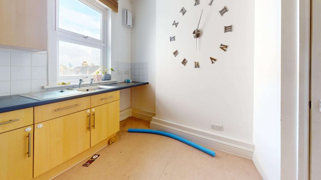 Flat B, 14 St Pauls Road, Thornton Heath, CR7 8NB 3