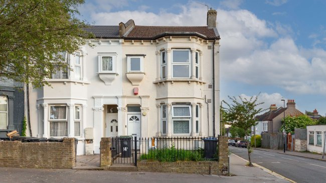 Flat B, 14 St Pauls Road, Thornton Heath, CR7 8NB 3