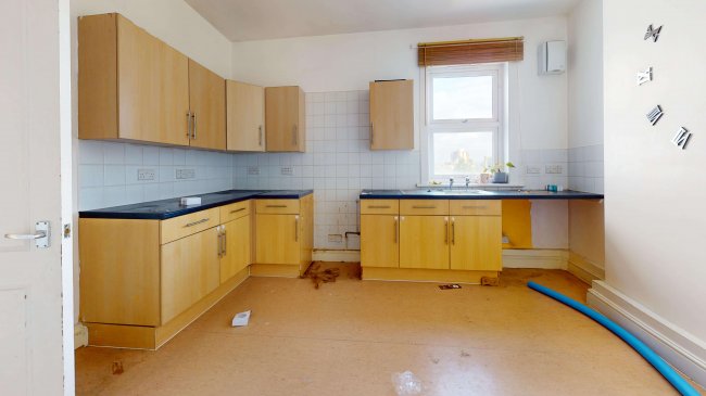 Flat B, 14 St Pauls Road, Thornton Heath, CR7 8NB 3