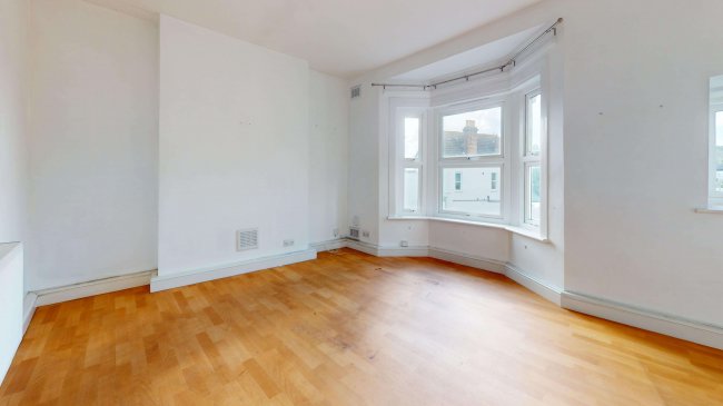 Flat B, 14 St Pauls Road, Thornton Heath, CR7 8NB 3