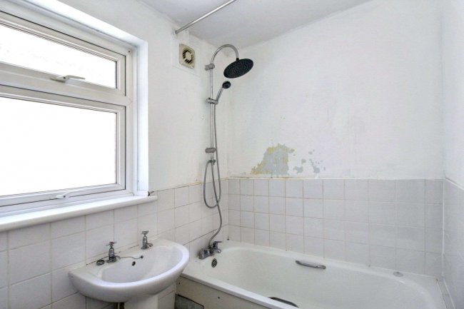 1 Dickens Road, East Ham, London E6 3BX 5