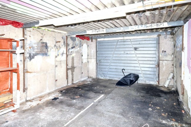 17 Tees Avenue, Perivale, Greenford, UB6 8JH 4