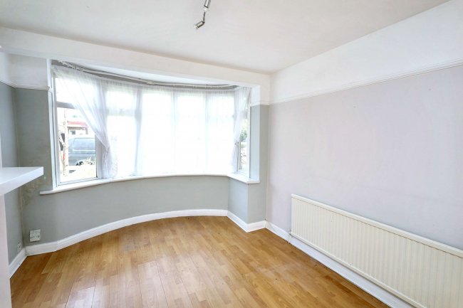 17 Tees Avenue, Perivale, Greenford, UB6 8JH 4