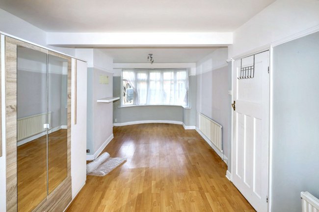 17 Tees Avenue, Perivale, Greenford, UB6 8JH 4