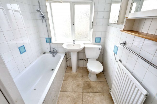 17 Tees Avenue, Perivale, Greenford, UB6 8JH 4