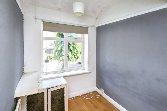 17 Tees Avenue, Perivale, Greenford, UB6 8JH 4