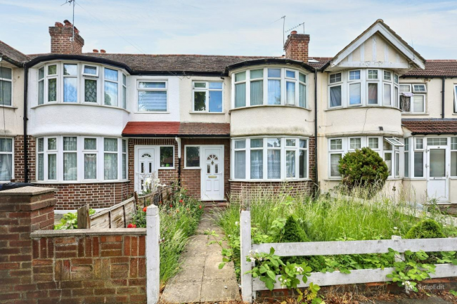 17 Tees Avenue, Perivale, Greenford, UB6 8JH 4