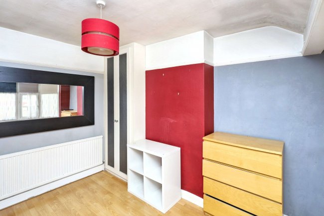 17 Tees Avenue, Perivale, Greenford, UB6 8JH 4