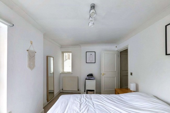 Flat 5, 2b Redcliffe Gardens, Chelsea, London SW10 9EU 9
