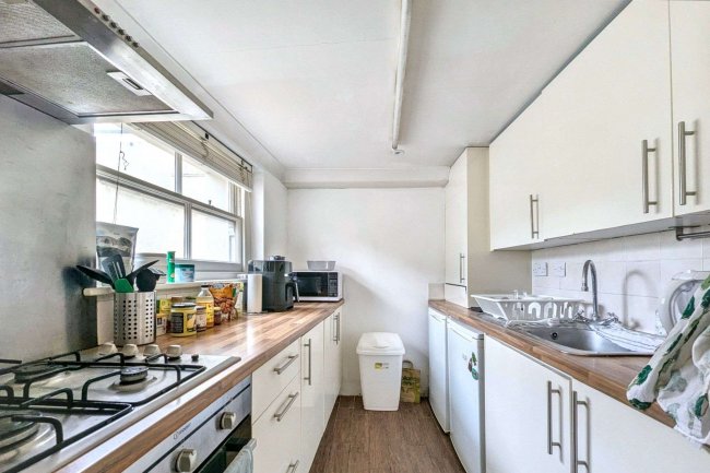 Flat 5, 2b Redcliffe Gardens, Chelsea, London SW10 9EU 9