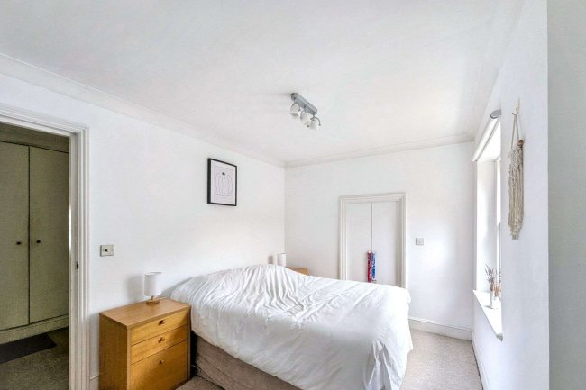 Flat 5, 2b Redcliffe Gardens, Chelsea, London SW10 9EU 9