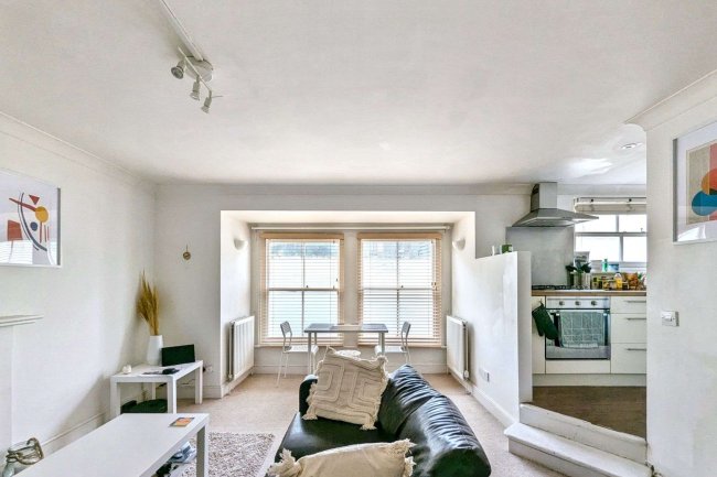 Flat 5, 2b Redcliffe Gardens, Chelsea, London SW10 9EU 9