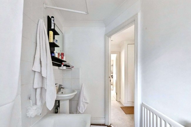 Flat 5, 2b Redcliffe Gardens, Chelsea, London SW10 9EU 9