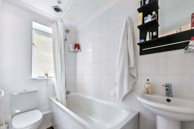 Flat 5, 2b Redcliffe Gardens, Chelsea, London SW10 9EU 9