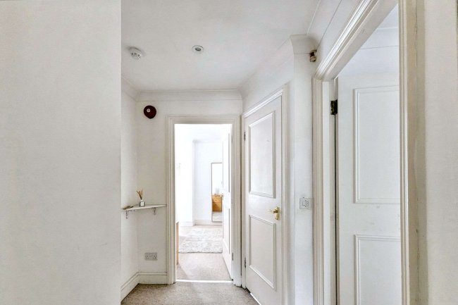 Flat 5, 2b Redcliffe Gardens, Chelsea, London SW10 9EU 9