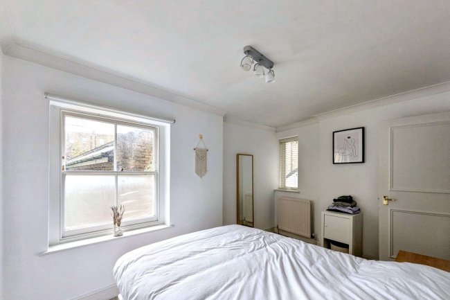 Flat 5, 2b Redcliffe Gardens, Chelsea, London SW10 9EU 9