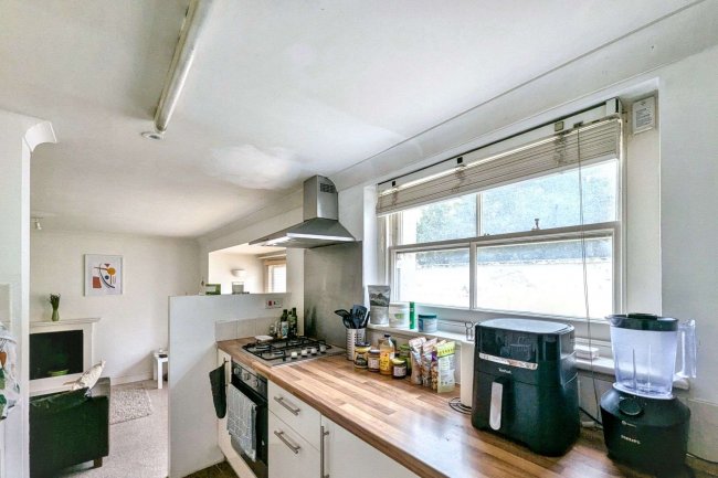 Flat 5, 2b Redcliffe Gardens, Chelsea, London SW10 9EU 9