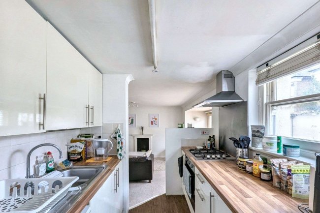 Flat 5, 2b Redcliffe Gardens, Chelsea, London SW10 9EU 9