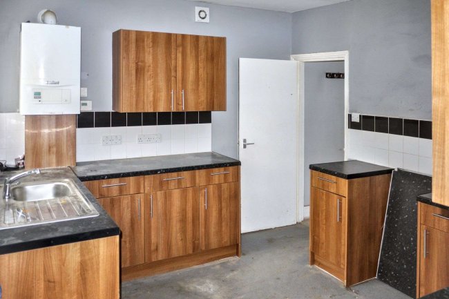 188 Holmesdale Road, South Norwood, London SE25 6PT 2