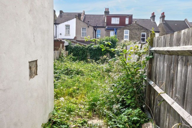 188 Holmesdale Road, South Norwood, London SE25 6PT 2