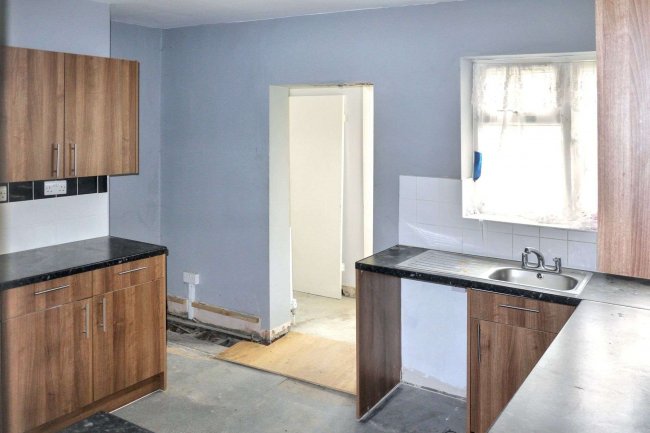 188 Holmesdale Road, South Norwood, London SE25 6PT 2