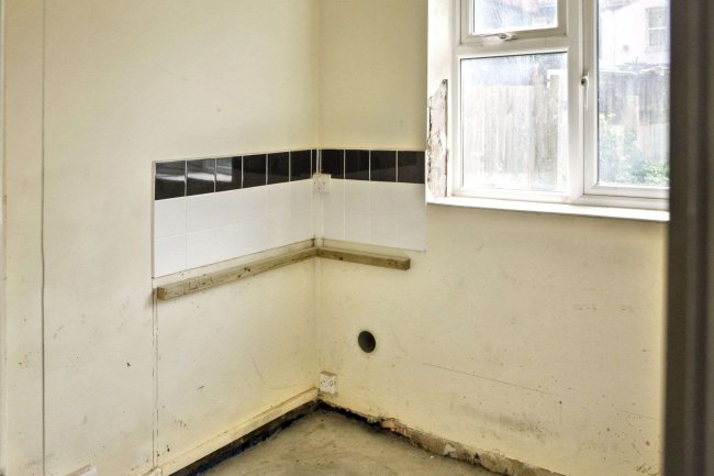 188 Holmesdale Road, South Norwood, London SE25 6PT 2