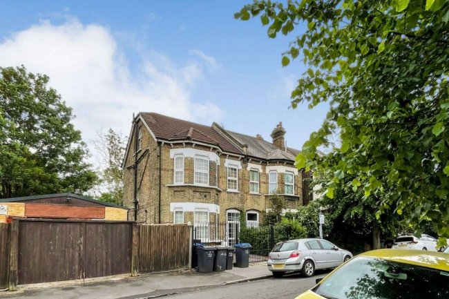 52 Kidderminster Road, Croydon, CR0 2UE 3