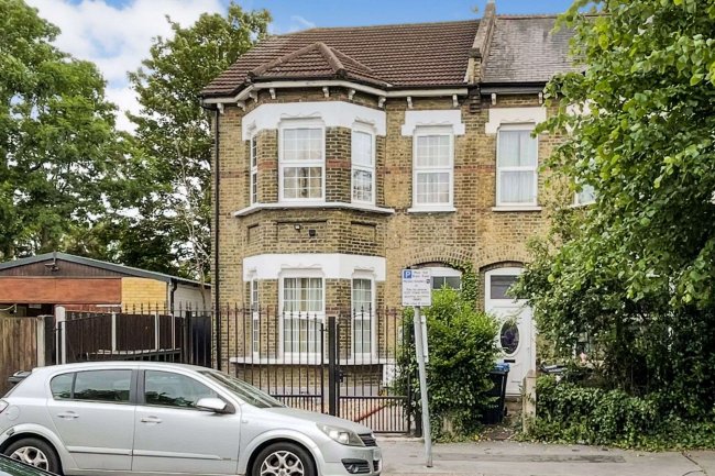 52 Kidderminster Road, Croydon, CR0 2UE 3