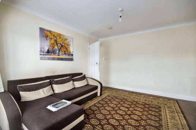 63 Hendon Way, Cricklewood, London, NW2 2LX 7