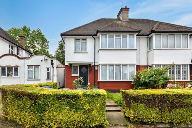 63 Hendon Way, Cricklewood, London, NW2 2LX 7