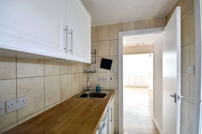 63 Hendon Way, Cricklewood, London, NW2 2LX 7