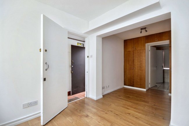 63 Hendon Way, Cricklewood, London, NW2 2LX 7