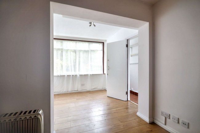 63 Hendon Way, Cricklewood, London, NW2 2LX 7