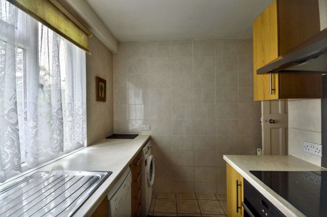 63 Hendon Way, Cricklewood, London, NW2 2LX 7