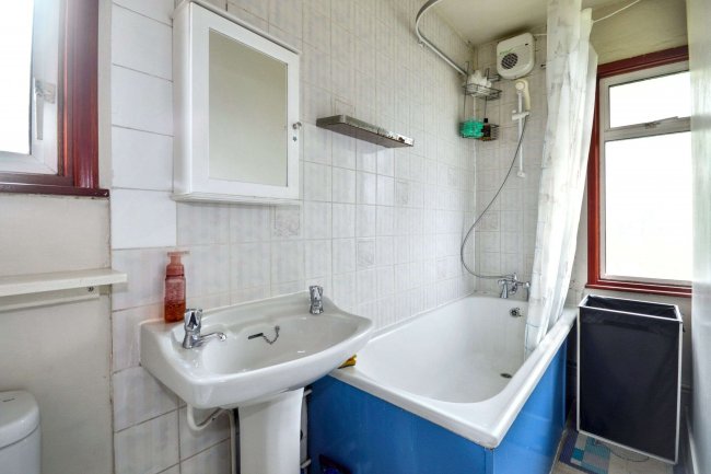 63 Hendon Way, Cricklewood, London, NW2 2LX 7