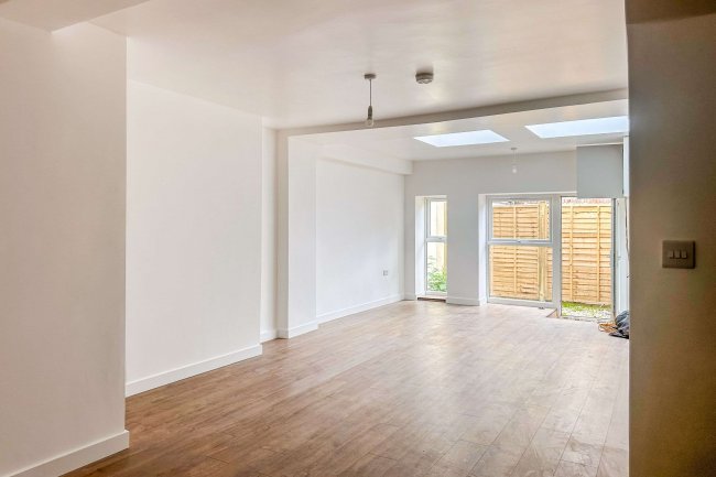 179 179A & 179B North Lane, Aldershot, GU12 4SY 8