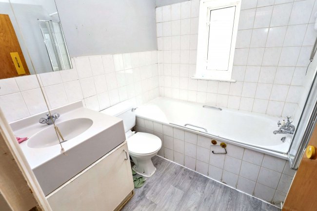 1 & 1A Albert Road, East Barnet EN4 9SH 5