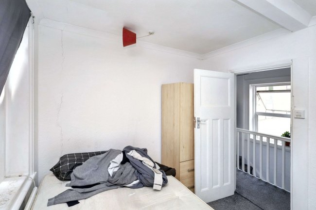 1 & 1A Albert Road, East Barnet EN4 9SH 5