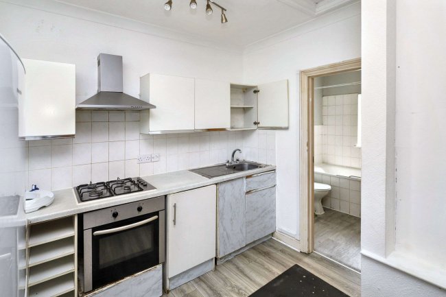 1 & 1A Albert Road, East Barnet EN4 9SH 5