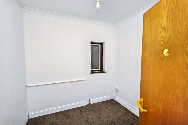 1 & 1A Albert Road, East Barnet EN4 9SH 5