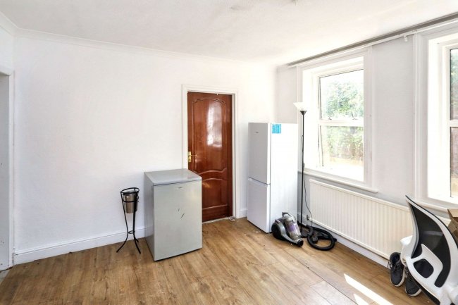 1 & 1A Albert Road, East Barnet EN4 9SH 5