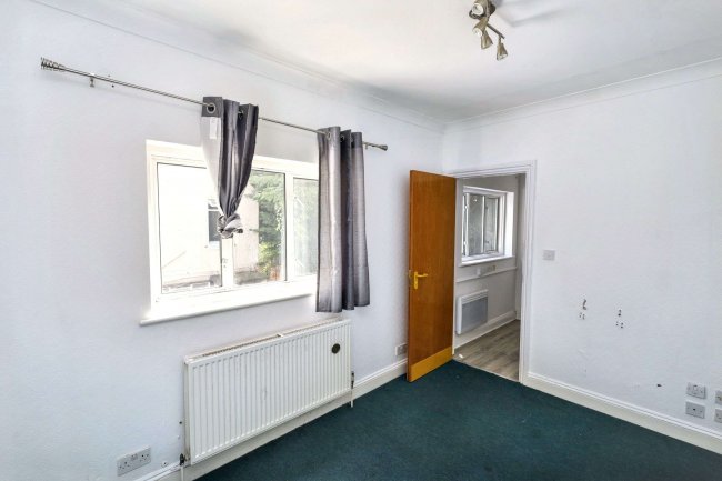 1 & 1A Albert Road, East Barnet EN4 9SH 5