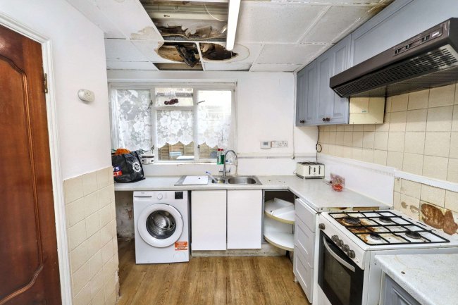 1 & 1A Albert Road, East Barnet EN4 9SH 5